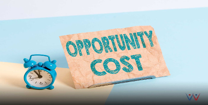 Apa yang dimaksud dengan biaya peluang (opportunity cost)?