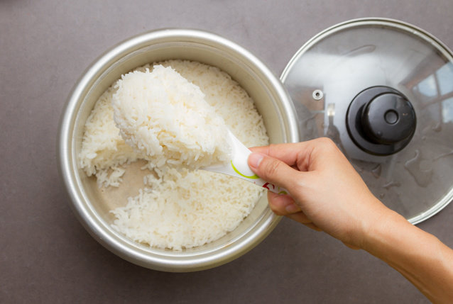 Tips Agar Nasi Tidak Berkerak: Nikmati Nasi yang Empuk dan Enak!