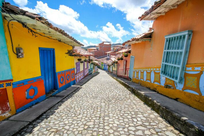kota-guatape-kolombia-wisata-kota-pelangi-berwarna-di-dunia-5