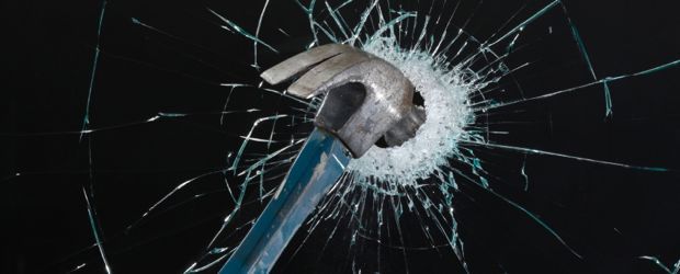 hammer-breaking-glass