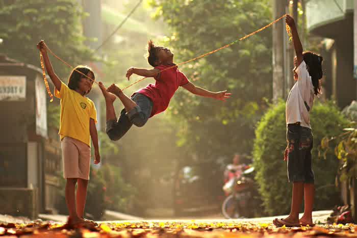 Bagaimana sejarah permainan tradisional lompat tali? - Permainan - Perbedaan Olahraga Tradisional Dan Permainan Tradisional