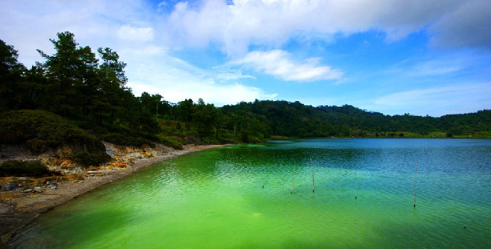 Perubahan warna air Danau Sidihoni