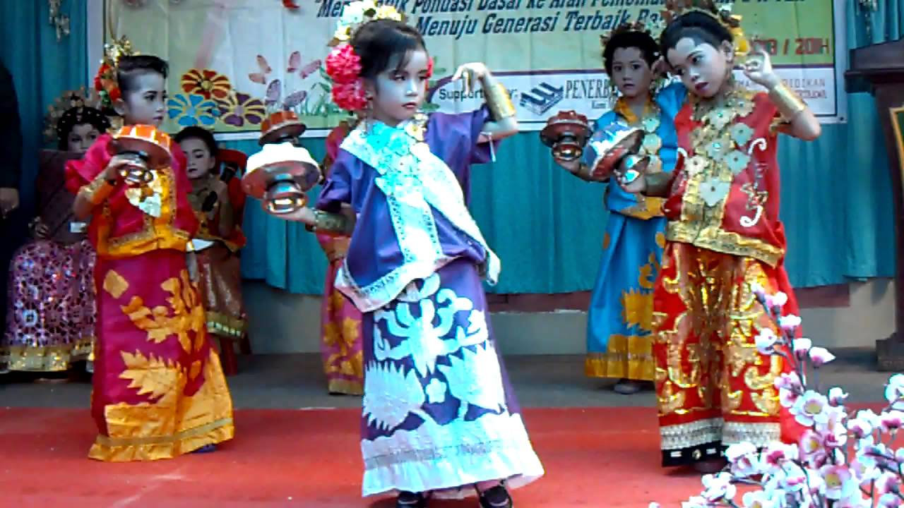 Tarian Khas Sulawesi Selatan Adat Budaya Indonesia