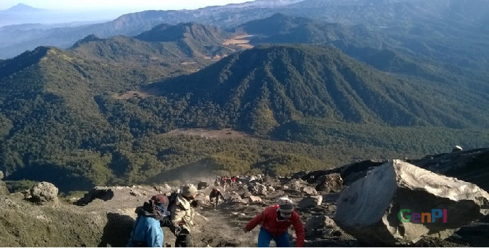 jalur pendakian Gunung Semeru